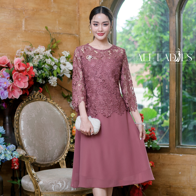 All Ladies เดรสลูกไม้ราตรีสั้น งานจริงผ้าสวยมาก เนื้อดีพรีเมี่ยมทอลายสวยแน่น ๆ รุ่นนี้่ใส่ออกงานไม่มีพลาดค่ะ
