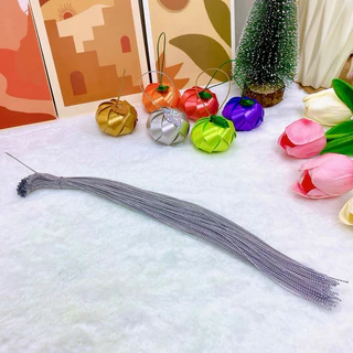 เชือกดิ้นแบ่งขาย สีทอง สีเงิน สีเขียว (ยาว 23-25 ซม.) ใช้ผูกใบเลื่อมโปรยทาน