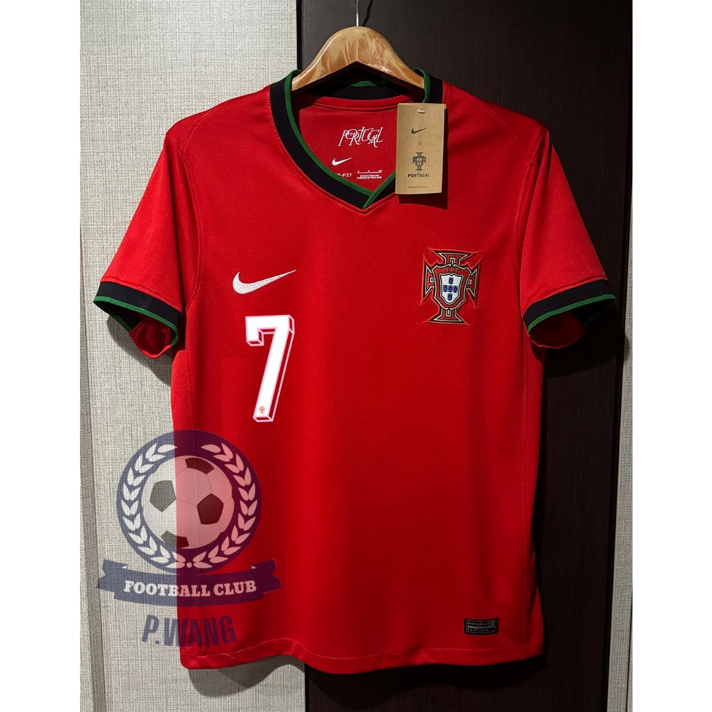 New!! เสื้อฟุตบอลทีมชาติ โปรตุเกส Home ชุดเหย้า ยูโร 2024 เกรดแฟนบอล [ 3A ] สีแดง พร้อมชื่อเบอร์นักเตะในทีม(ครบทุกคน)