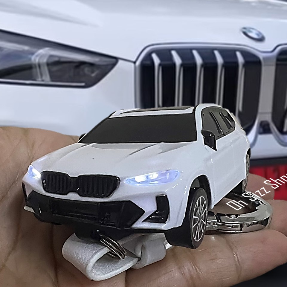 เคสรีโมทรถ BMW X3, X1 2024  มีไฟหน้าและหลัง  แบบโมเดลรถ   (Car Shape)  วัสดุพลาสติกเบา ABS  พร้อมพวง