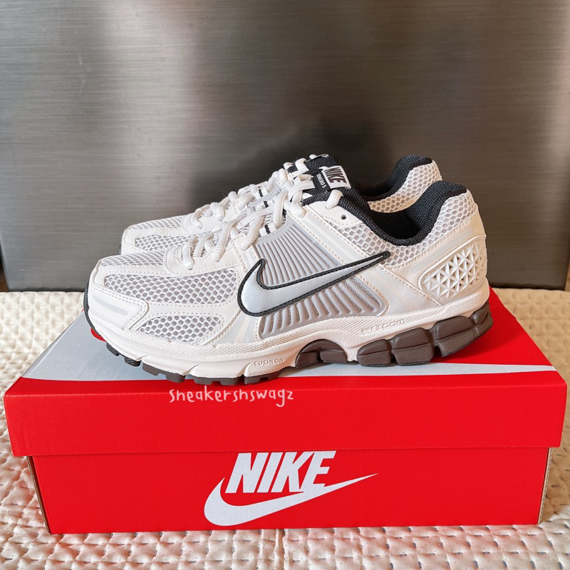 [พร้อมส่ง & พรีออเดอร์] รองเท้า Nike Zoom Vomero 5 Phantom - (FJ2028-001)