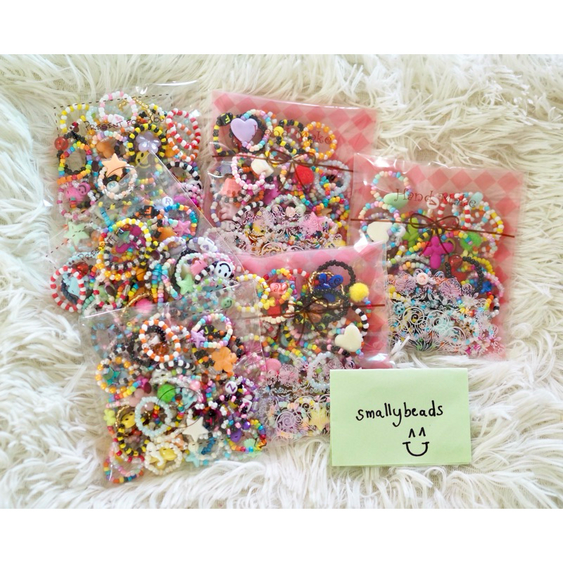แหวนลูกปัดแฮนด์เมด 🎨 สุ่มลายไม่ซ้ำทุกวง | คุ้มสุด 50 วง | งานน่ารัก จี้แน่น 💍