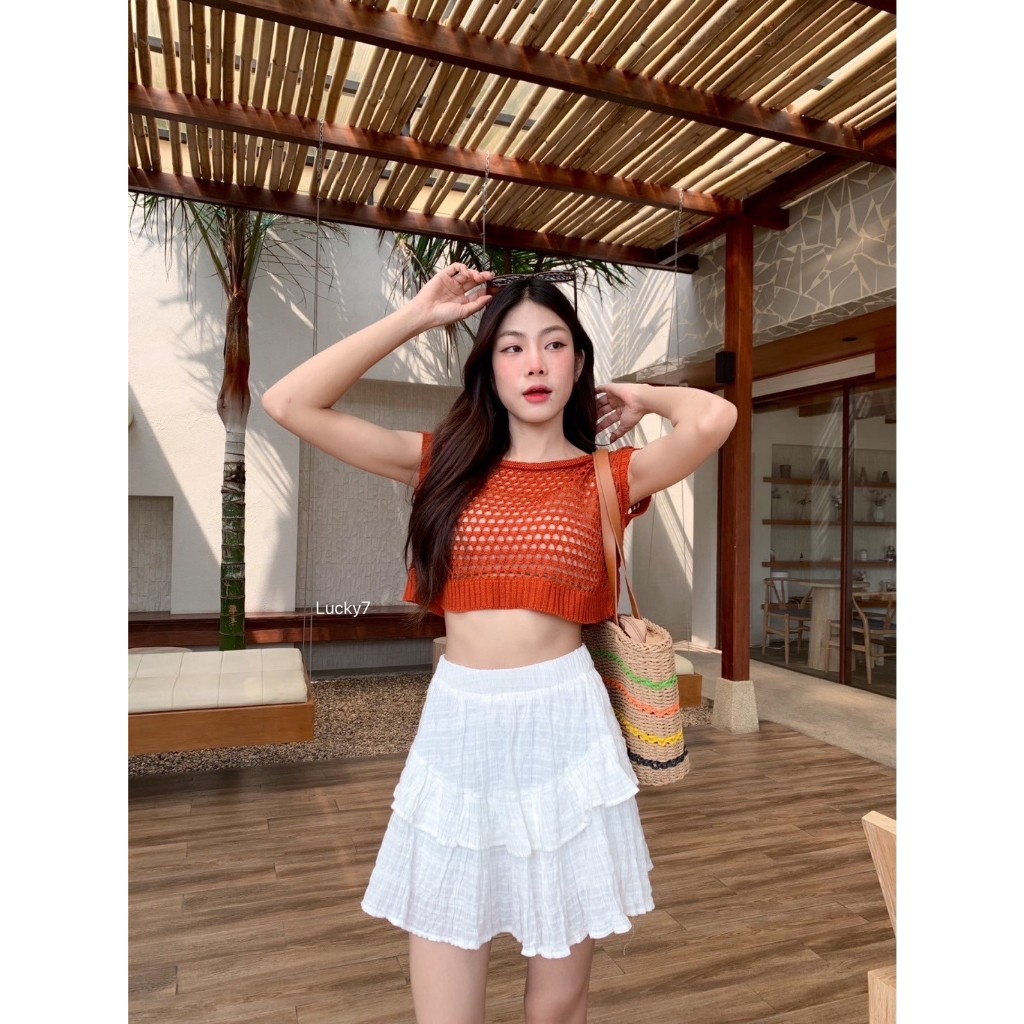 BEIIEW เสื้อครอปคอกลมฉลุตาข่าย ผ้าไหมพรมถัก ทรงหลวมๆๆ น่ารักมากค่า ตัวนี้แมทช์กับอะไรก็เริ่ดค่า จะไปทะเล คาเฟ่ ตัวนี้ได้
