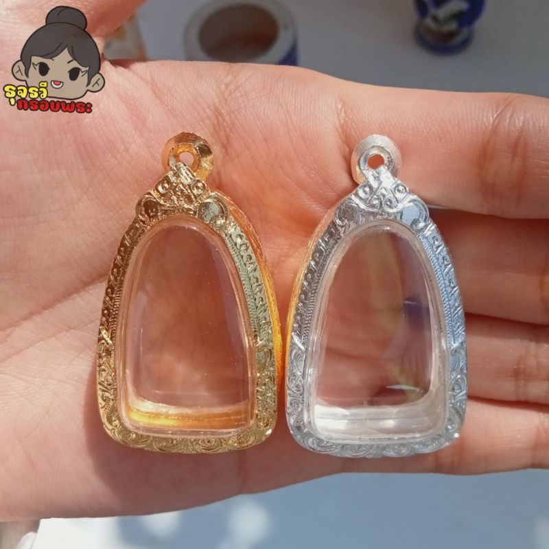 กรอบพระใส่หลวงปู่ทวดเนื้อว่าน กรอบพระเงินผสม | กว้าง2.3*สูง3.8ซม.(ขนาดจอกระจก)
