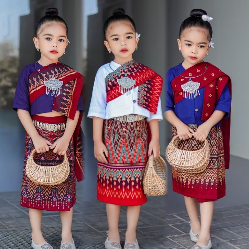 (รหัสTn)  ชุดพื้นเมืองอีสาน งาน 3 ชิ้น เสื้อ สไบคละลาย ผ้าถุง