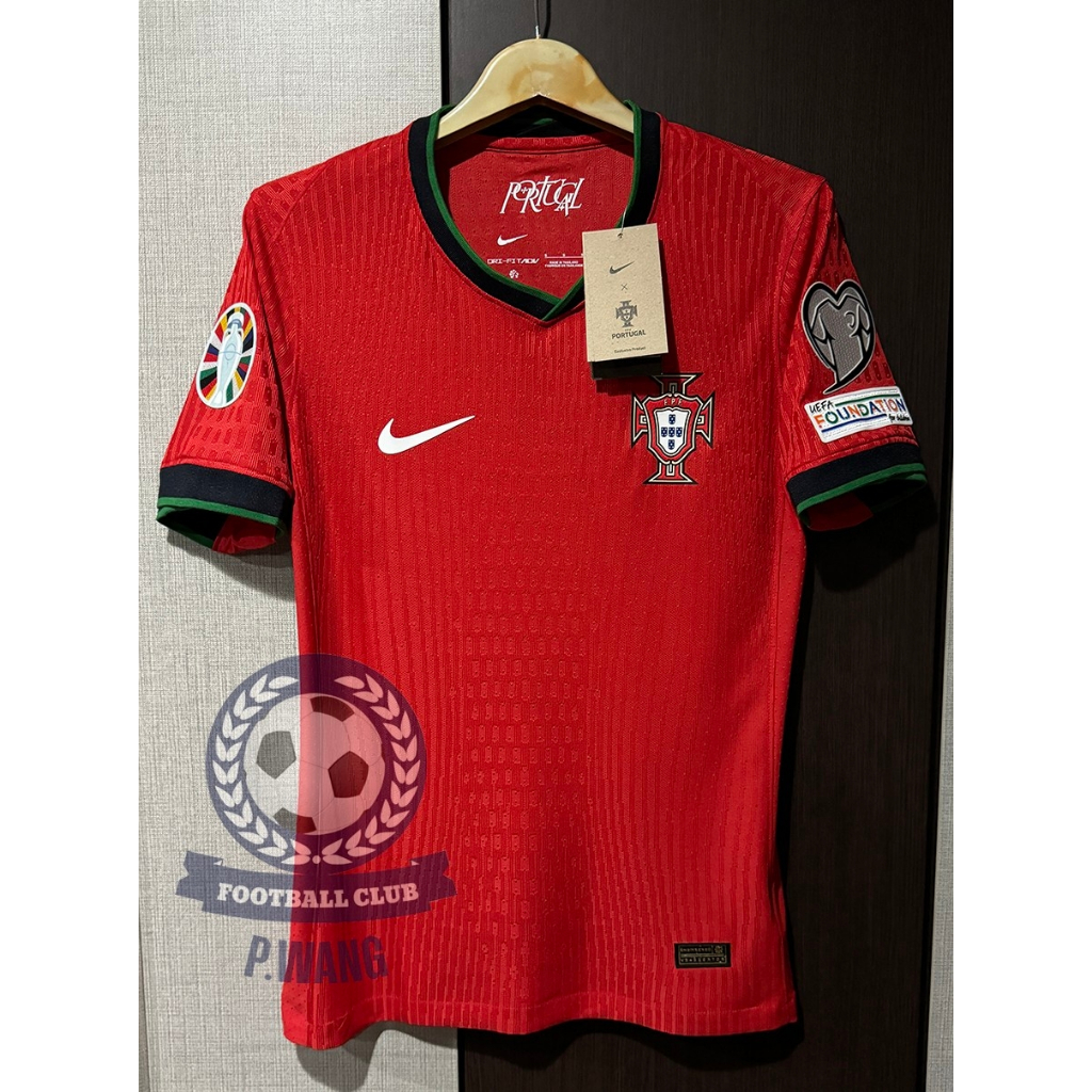New!! เสื้อฟุตบอลทีมชาติ โปรตุเกส Home เหย้า ยูโร 2024 [ PLAYER ] เกรดนักเตะ เสื้อเปล่าพร้อมอาร์มยูโร รับประกันคุณถาพ