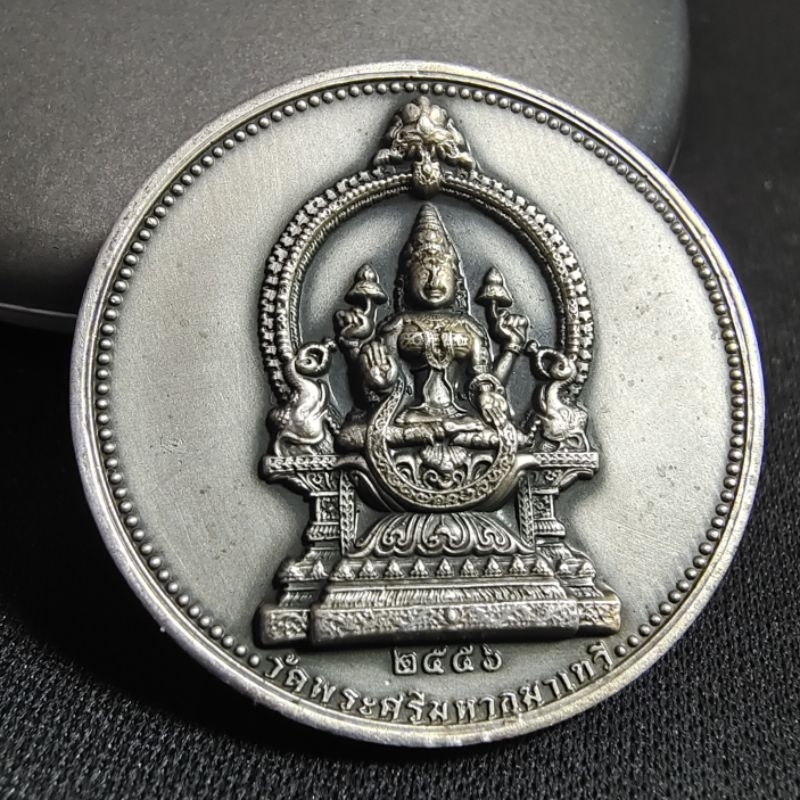เหรียญพระแม่อุมาเทวี พระแม่ลักษมี วัดแขกสีลม  ปี 2556 เนื้อเงิน ขนาด 3cm.