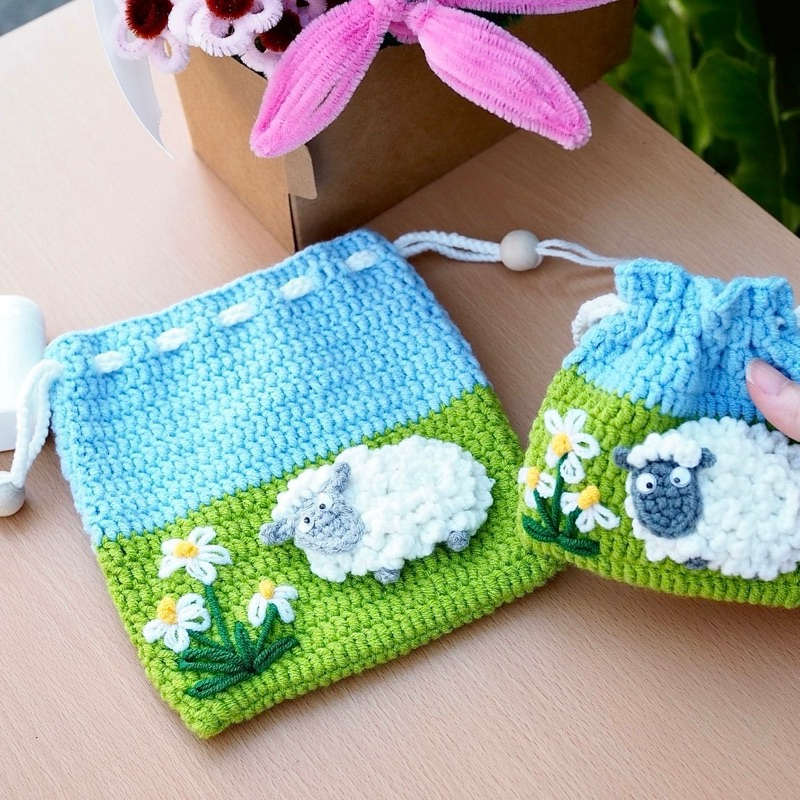 กระเป๋าผ้าถักโครเชต์ งานhandmade กระเป๋าถักหูรูดใบเล็ก