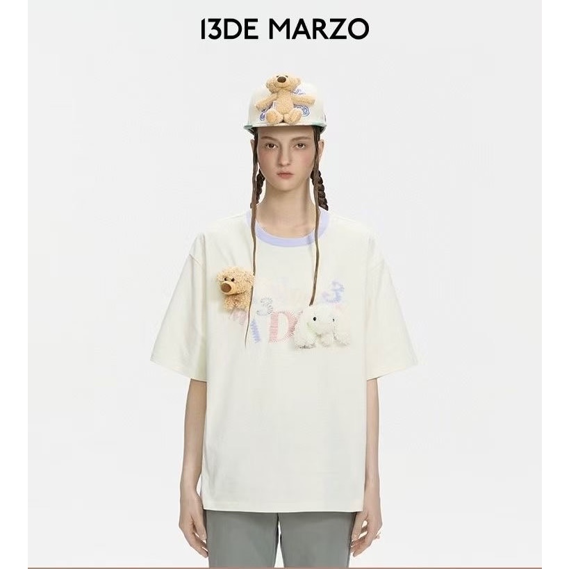 **do** เสื้อยืด 13DE MARZO Dooozoo Crayon Logo T-shirt หมีและกระต่ายถอดได้ สินค้าใหม่ ของแท้