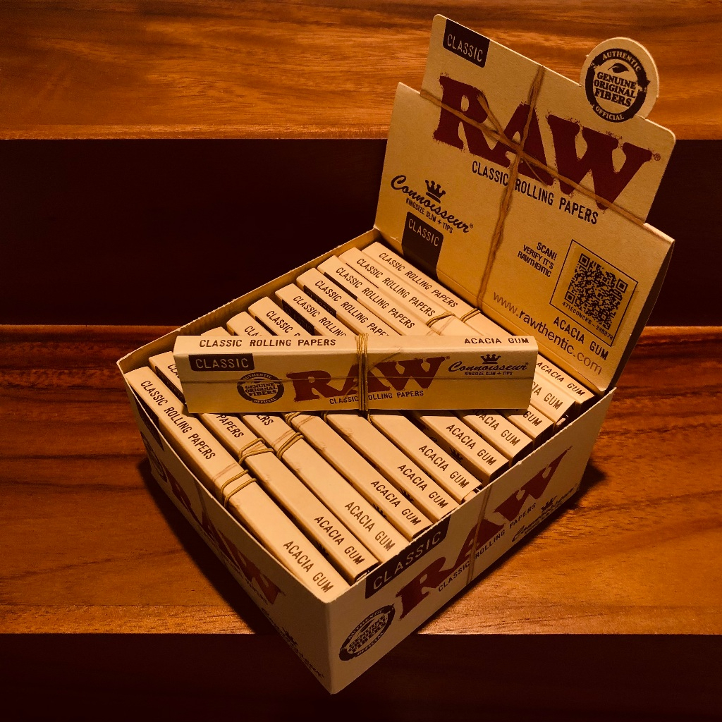กระดาษโรลพร้อมทิป RAW Classic Connoisseur King Size Slim + Tips – 24pcs/box
