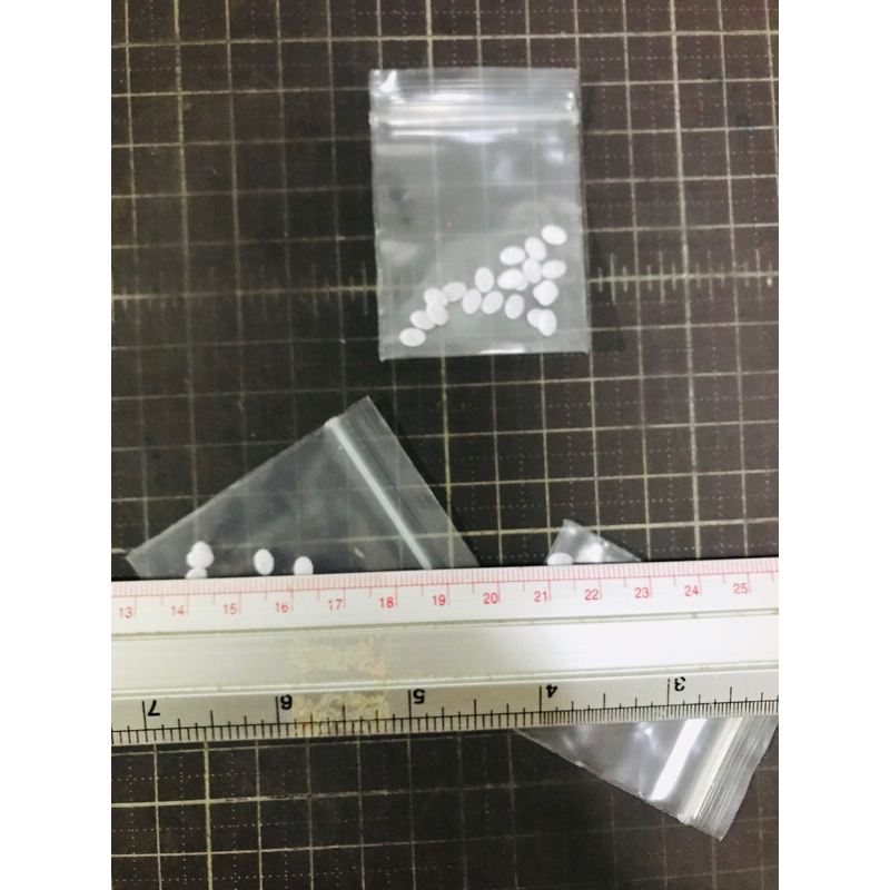 KHM รหัส776 ผ้าสักหลาดตัดรูปวงรี(ตาตุ๊กตา)(เล็กสุด) ขนาด 3.5*5มิล จำนวน 20 ชิ้น ราคา 7 บาท(พ่อค้าตัดเอง