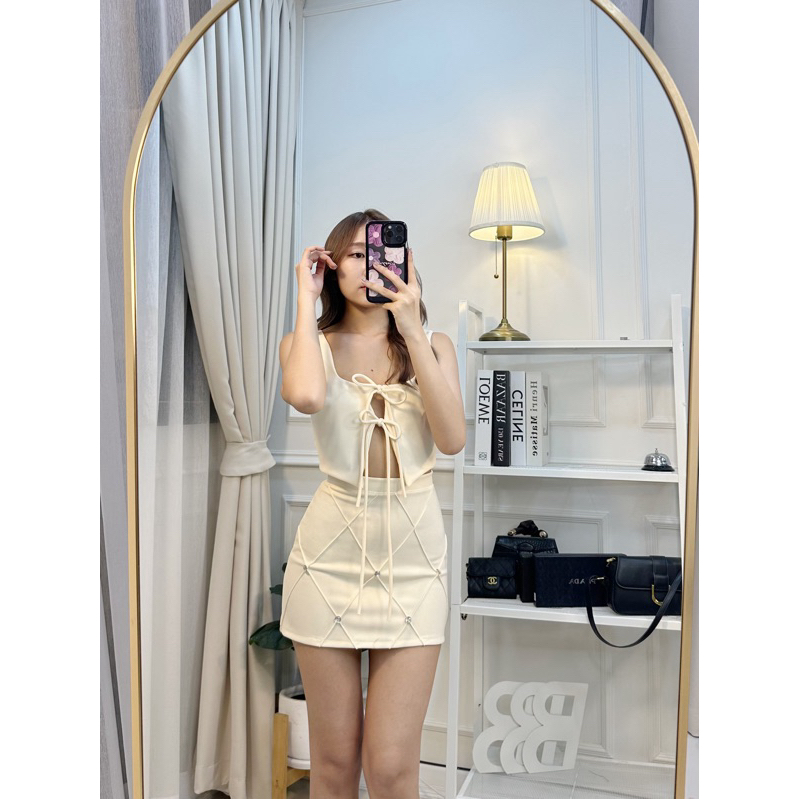 Bonnie set ชุดเซตเสื้อผูกโบว์หน้าและกระโปรง ผ้าเทพ ทรงน่ารักคุณหนูฝุดๆ