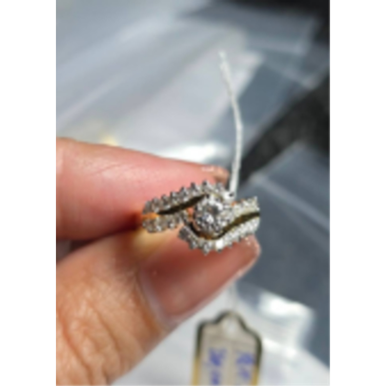 ทองคำแท้ 18k (75%) น้ำหนัก 3.8 g.  เพชร D Color , VVS , D .32 ct., D .52 ct. รวม .84 ct.   / S:49 / 