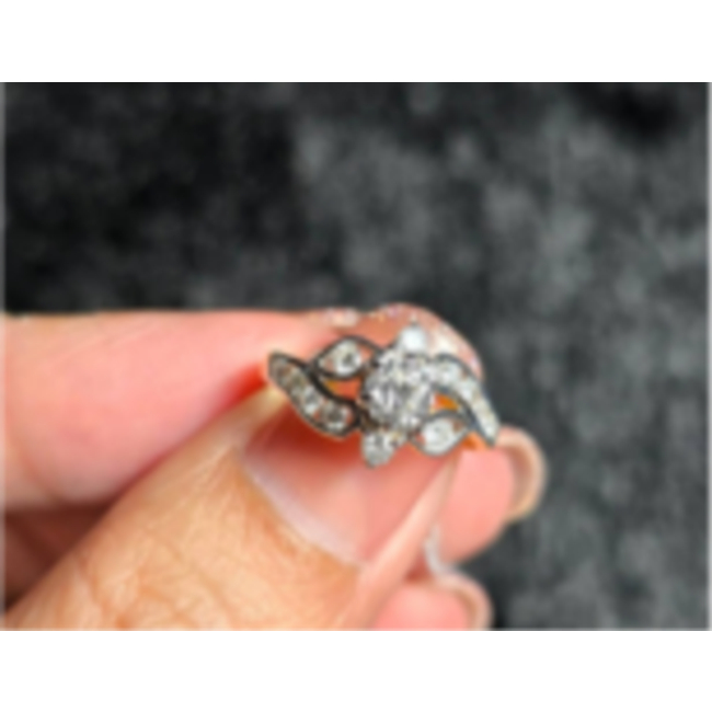 ทองคำแท้ 18k (75%) น้ำหนัก 3.4 g.  เพชร D Color , VVS , D .38 ct, D .38 ct. รวม .76 ct.   / S:49 / อ