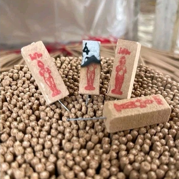 ธูปเลข หวยไอไข่ (20ชิ้น) 20ตัว 20บาท
