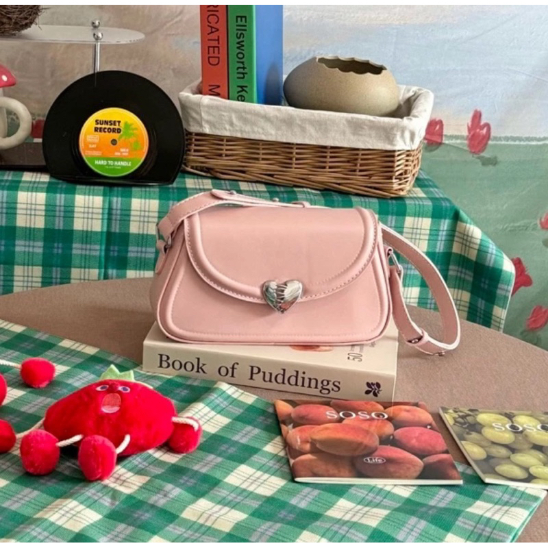 ส่งต่อ *ของใหม่✨ Ember Heart Bag สีชมพู💗ร้าน Obaghouse