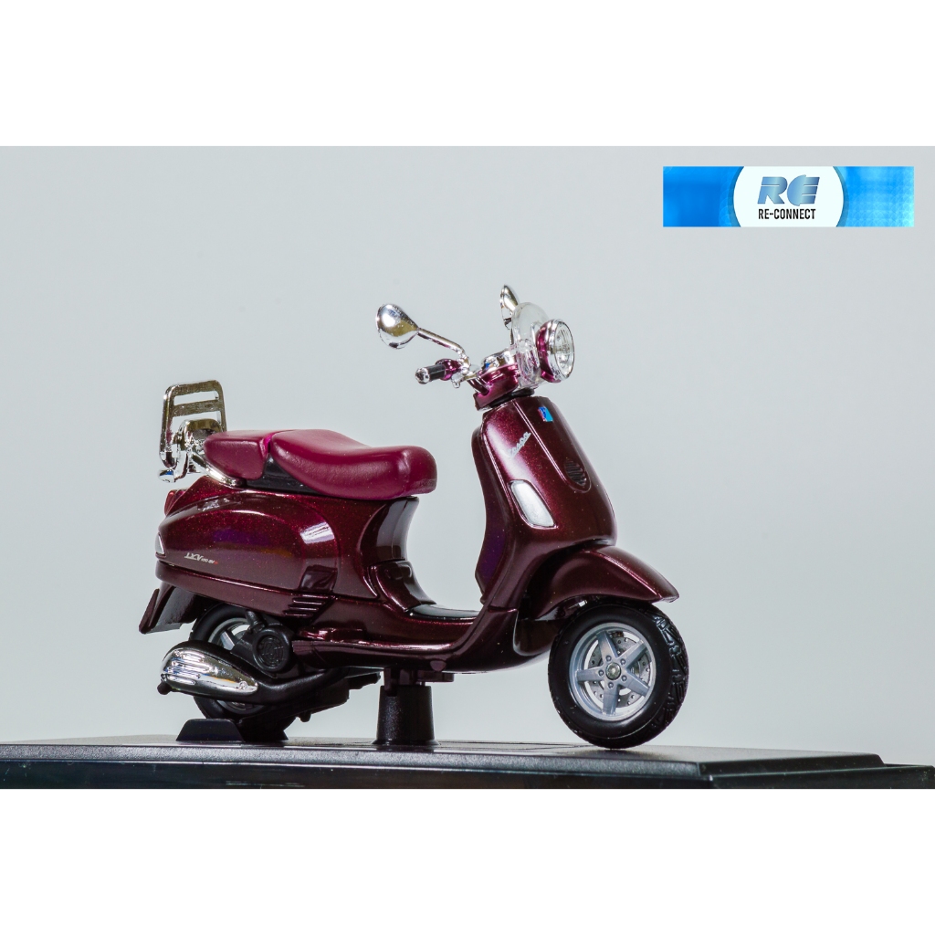 โมเดลรถมอเตอร์ไซค์ เวสป้า รถจักรยานยนต์ ของเล่น Maisto 1:18 Motorcycle Vespa 150 LXV (2013) Vintage 