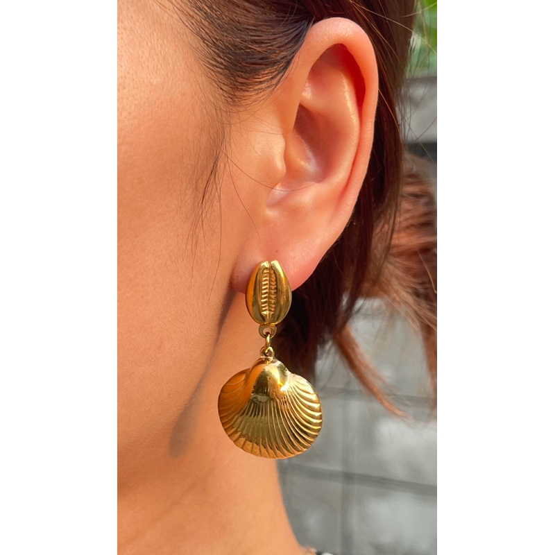 Am.mars ตุ้มหูสแตนเลส Stainless steel 18k gold Scallops Earrings