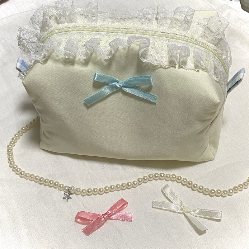 Blaine makeup pouch | กระเป๋าเครื่องสำอาง