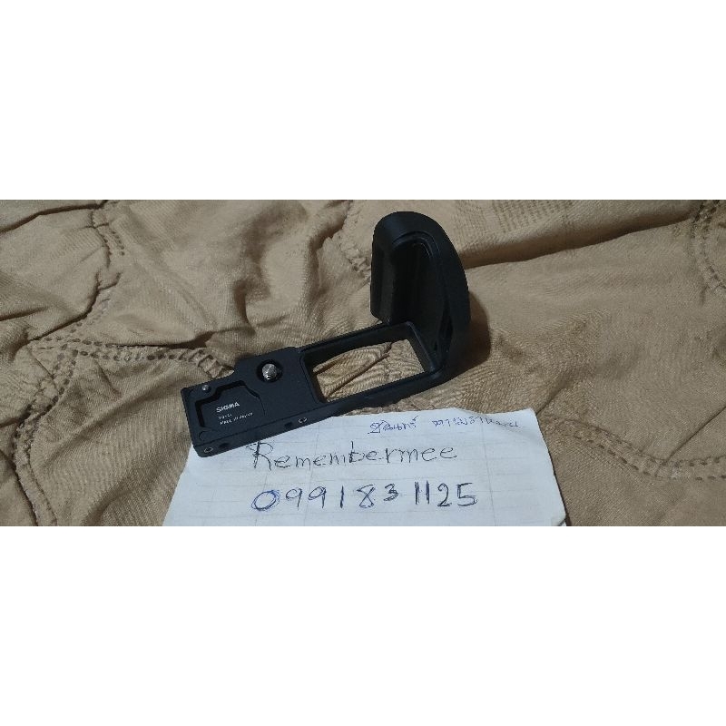 ขาย Sigma Large Hand Grip HG-21 for กล้อง Sigma FP , FP-L สภาพใหม่ ใส่แล้วจับถนัดนิ้วก้อยไม่ตกขอบ มี