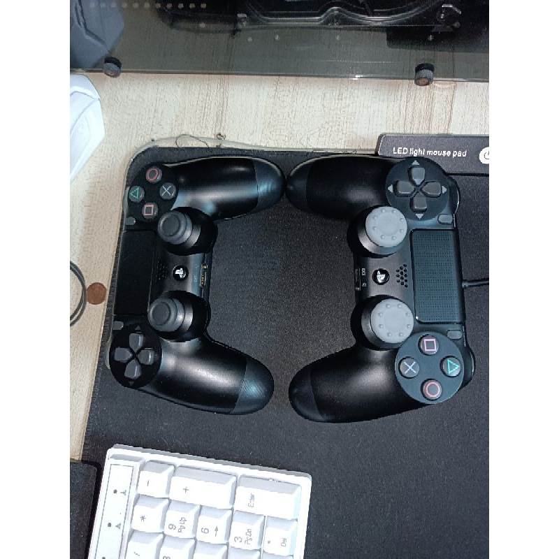 จอย PS4 PRO GEN2แท้ มือสองสภาพมือหนึ่งใช้งานปกติ