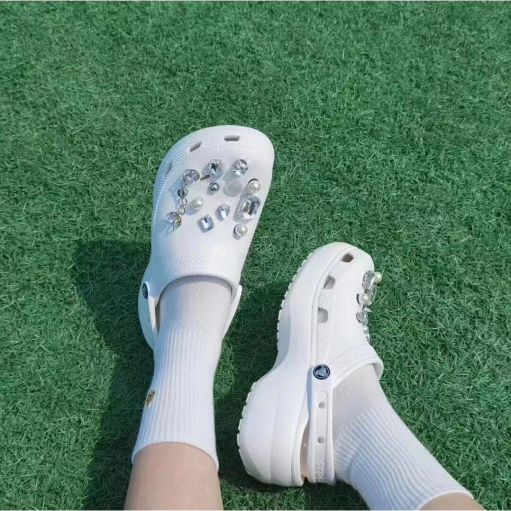 OUTLETS 🇺🇸 นำเข้าจากอเมริกา CROCS สีขาว แท Classic Platform Clog  206750