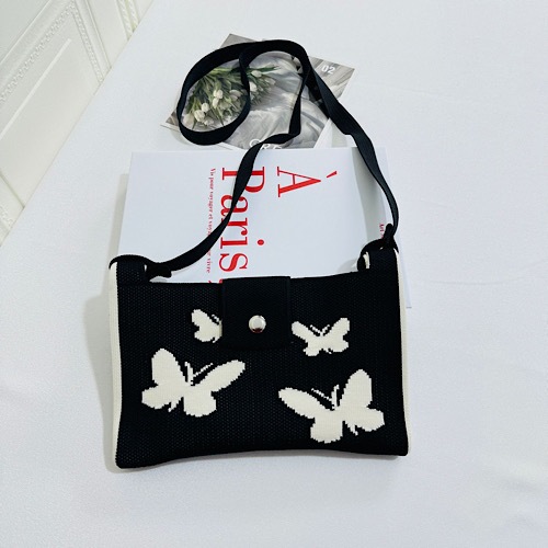 กระเป๋าสะพายข้าง ใส่โทรศัพท์มือถือได้ทุกรุ่น งานถักผ้าไหมพรม พร้อมส่งจากไทย