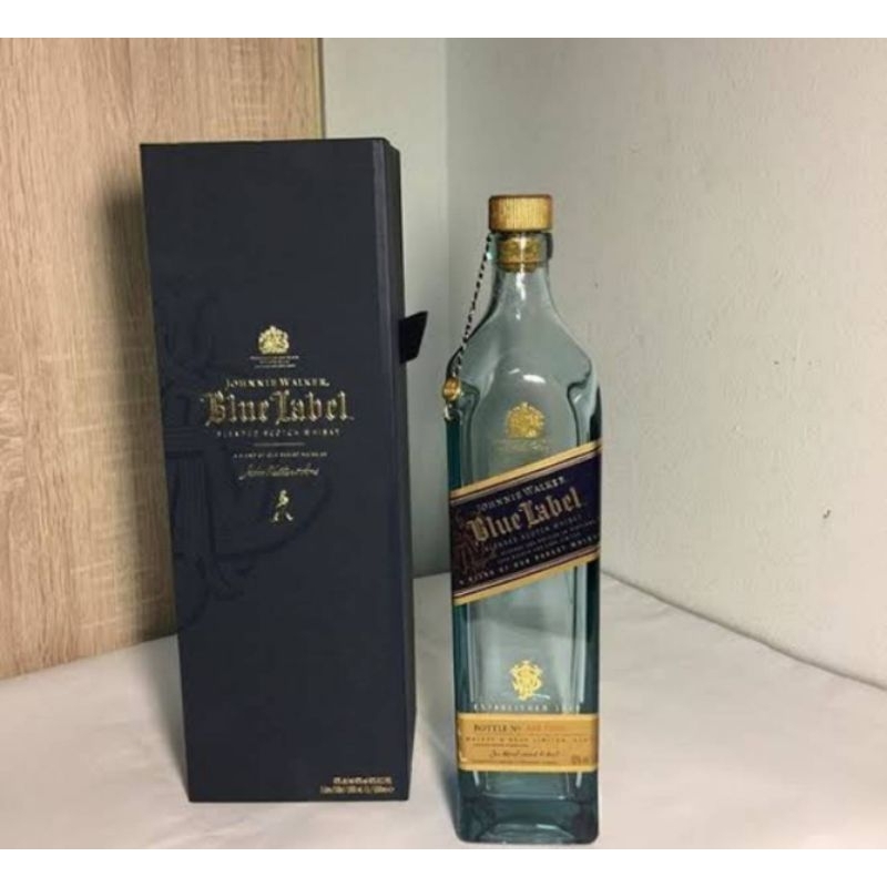ชุดขวดเปล่า Blue Label ขนาด 750 ml สภาพสวย สำหรับสะสม หรือ ตั้งโชว์