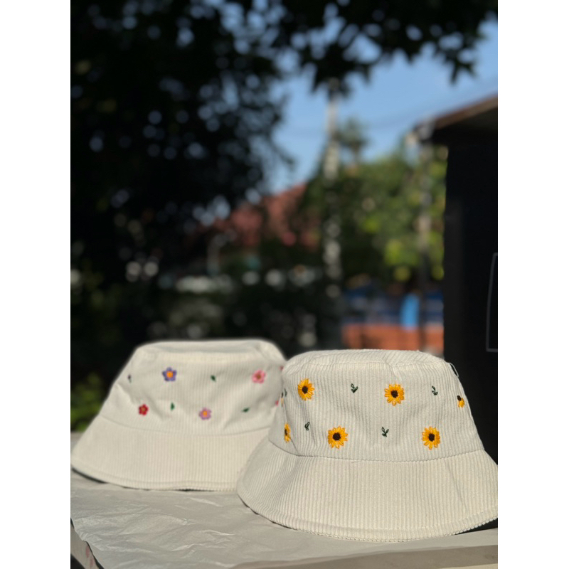หมวกบักเก็ต หมวกลูกฟูก งานปักมือ 🌻 (น้องทานตะวัน & น้องอ่อนหวาน) ด้านเดียว
