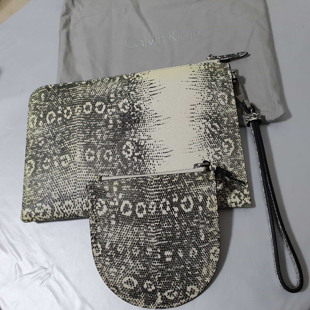 CALVIN KLEIN Clutch Snake Bags &amp; Handbags กระเป๋าคลัทช์