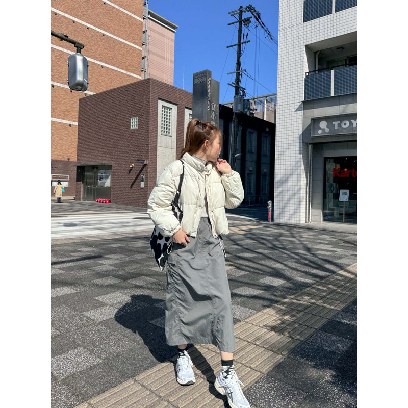 TheBlancPale : HIKARU CARGO SKIRT กระโปรงทรง cargo รุ่นนี้เราหยิบจับผ้า nylon ขึ้นมาทำ เป็นผ้าที่เบาสบาย ใส่ไม่ร้อนเลย