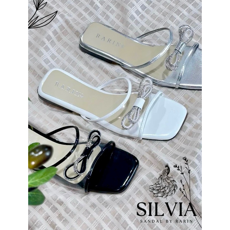 รุ่นใหม่มาแรง ! [ Silvia Sandal ] แตะพื้นนุ่ม แต่งโบว์เพชรฉ่ำๆ **เท้าอวบ เท้ากว้าง บวกเพิ่ม**
