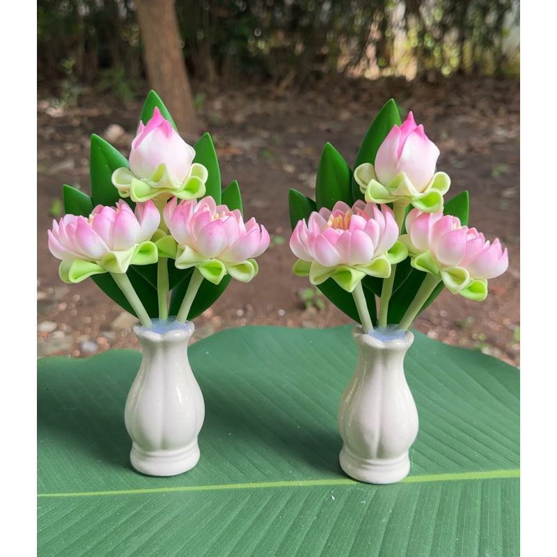 ดอกบัวดินปั้น ดอกไม้ประดิษฐ์  พร้อมแจกัน สูง 7.5 นิ้ว