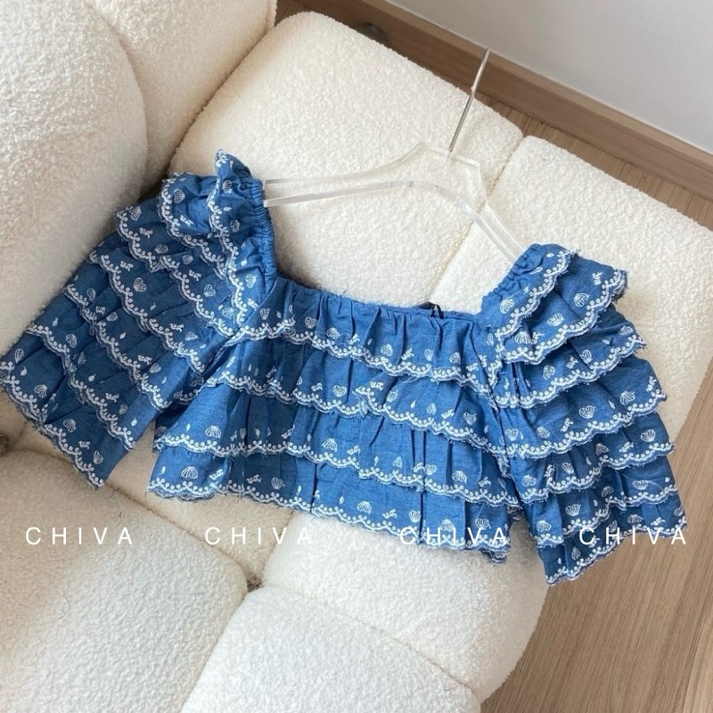 -𝐂𝐡𝐢𝐯𝐚- พร้อมส่ง Denim top | เสื้อยีนส์ทรงครอป ปักลายเปลือกหอย