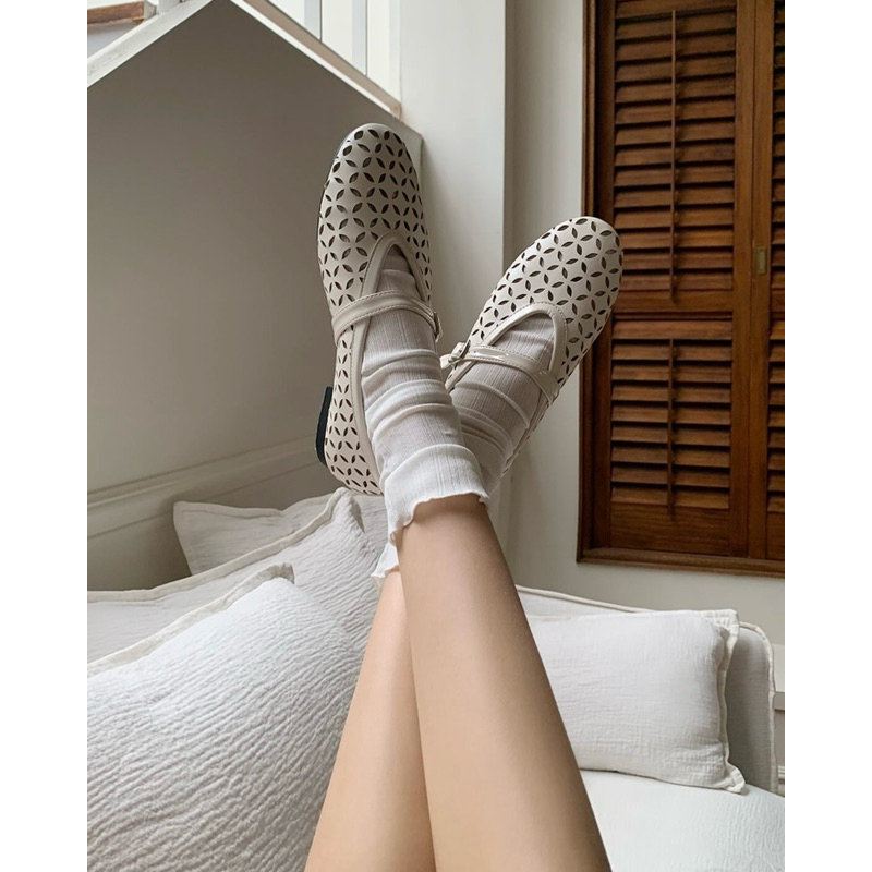 (ร้านไทย—มีพร้อมส่งค่ะ) รองเท้า hanna shoes (𝗱𝗲𝘀𝗶𝗴𝗻𝗲𝗱 & 𝗺𝗮𝗱𝗲 𝗶𝗻 𝗞𝗢𝗥𝗘𝗔 🇰🇷) | justmoment