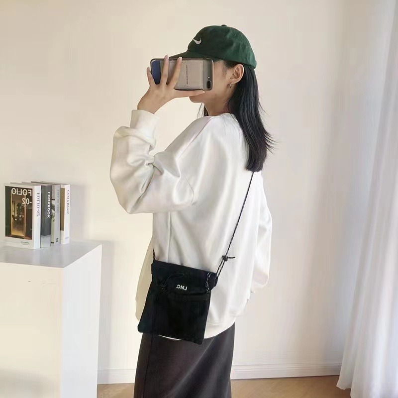พร้อมส่งจากไทยราคาต่ำสุดLMC เกาหลีตาข่าย Messenger กระเป๋ากไหล่กระเป๋าโทรศัพท์มือถืะเป๋าน้ำหนักเบากร