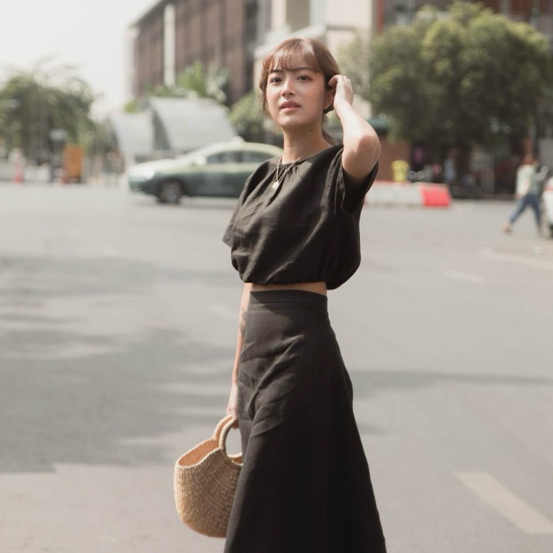ส่งต่อ เสื้อครอป สีดำ ผ้าลินิน pudee pudee คอกลม lily top