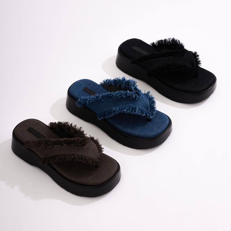 Wila shoes ส้นตึกน้องใหม่ แต่งยีนส์ขาด รุ่นJAA