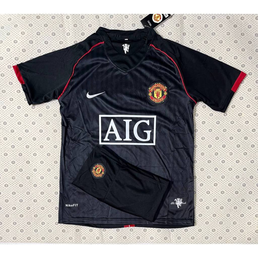 เสื้อฟุตบอล ทีมแมนยูยนต์ยก เสื้อพร้อมกางเกงชุดกีฬาเนื้อผ้าดีใส่สบาย