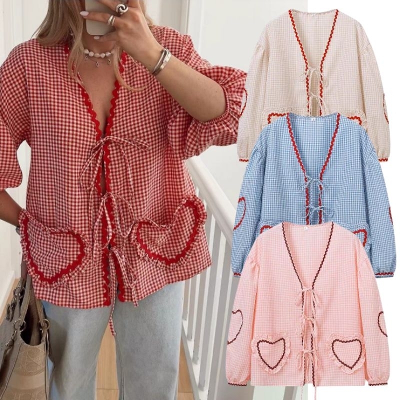 T303 พร้อมส่ง4สี เสื้อคลุมลายตาราง ผูกโบว์ด้านหน้า เย็บกระเป๋าหัวใจ💞 ทรงoversize