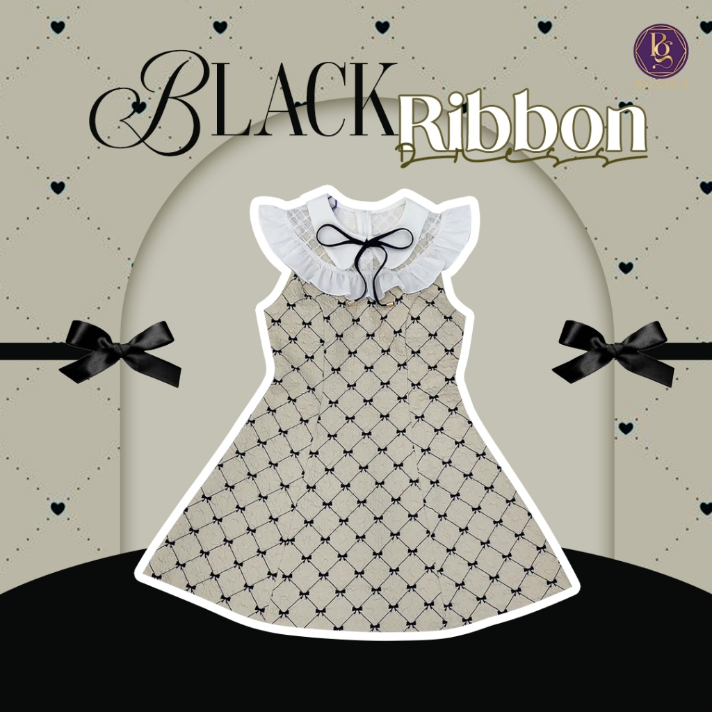 Black Ribbon Dress เดรสสั้นสีครีม ลายโบว์สีดำ เสื้อแขนกุด แต่งระบายลูกไม้ปกปิดต้นแขน โบว์ติดคอ มีซิปหลัง ผ้านิ่ม ใส่สบาย