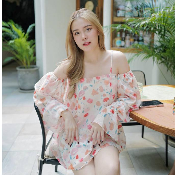 Love me top | เสื้อสายเดี่ยวแขนยาว ผ้าชีฟอง แขนพอง