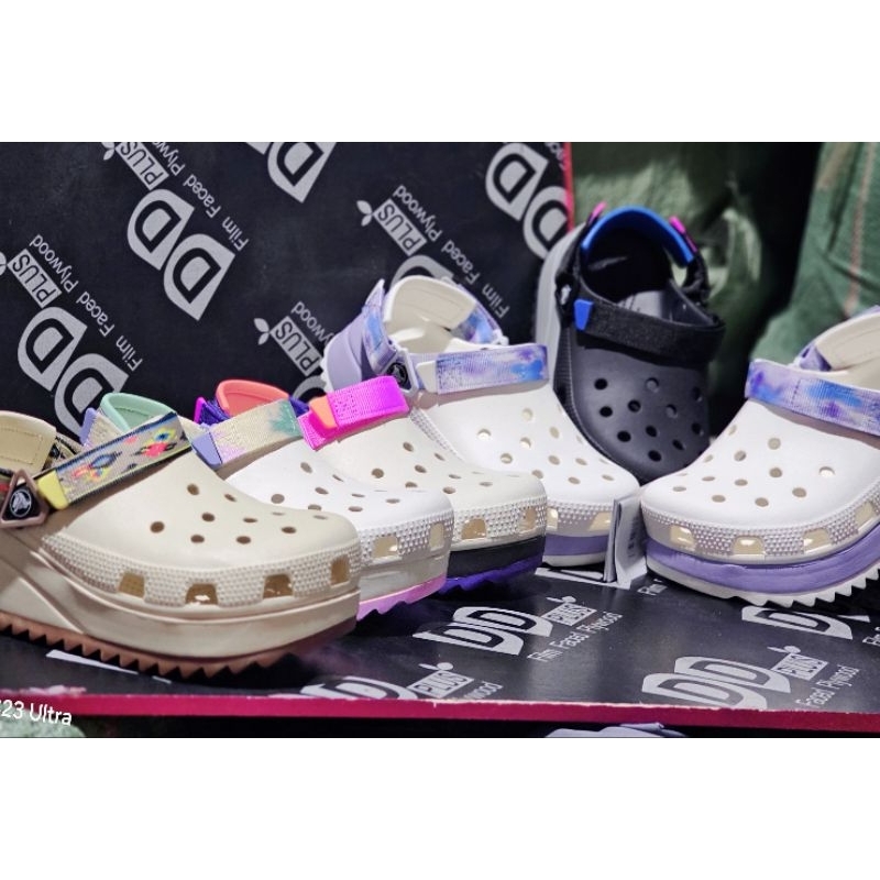 รองเท้าแตะ Crocs Classic Mega Clog ผู้หญิง ส้นสูง มีไชส์35–41รองเท้าสวยสวย