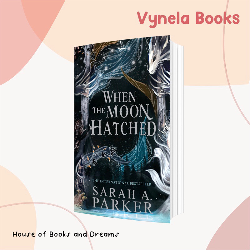 VYNELA (หนังสือภาษาอังกฤษ / UK LARGE PRINT) WHEN THE MOON HATCHED (MOONFALL #1) — SARAH A. PARKER