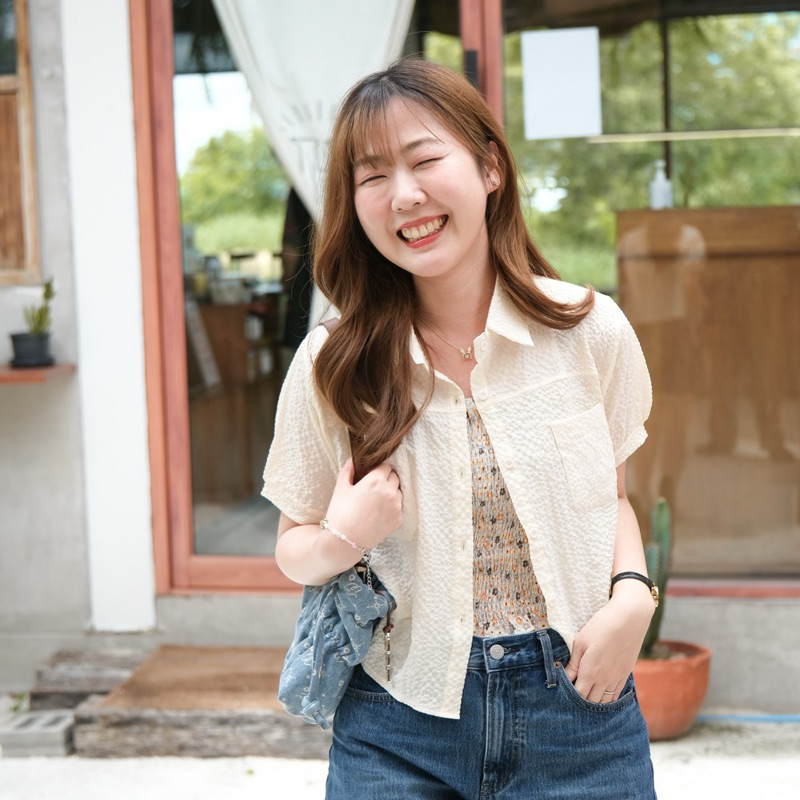 (7.7 ใช้โค้ด ”WTT2L8“ ลด 20%)Chakiya.store❣️เสื้อ Set สายเดี่ยวสม็อกลายดอกไม้ มาพร้อมเสื้อคลุมคอปกสี