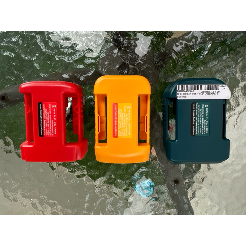 อะแดปเตอร์ชาร์จ เพื่อชาร์จแบตโทรศัพท์Type C และUSB ,สำหรับMilwaukee 18V, Dewalt 20V ,Makita 18V