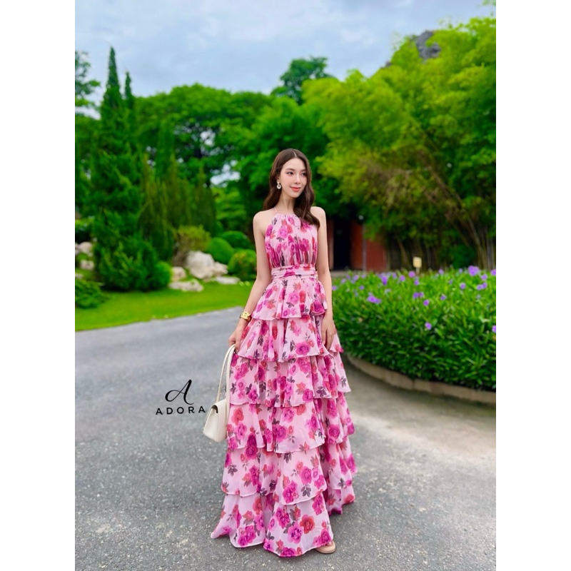 adora เดรสดีไซน์สายเดี่ยวดีไซน์ผูกคอ ตัวชุดพิมพ์ลายดอกไม้สีสันสดใสทั้งตัว แต่งระบายชัั้นๆทั้งชุด