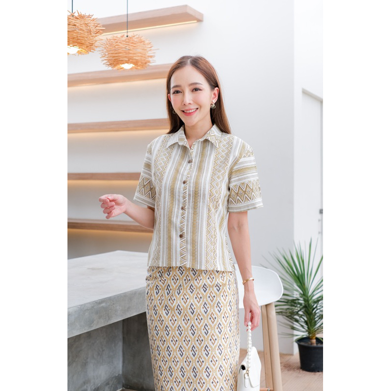 เสื้อผู้หญิง ลายไทยพื้นเมือง