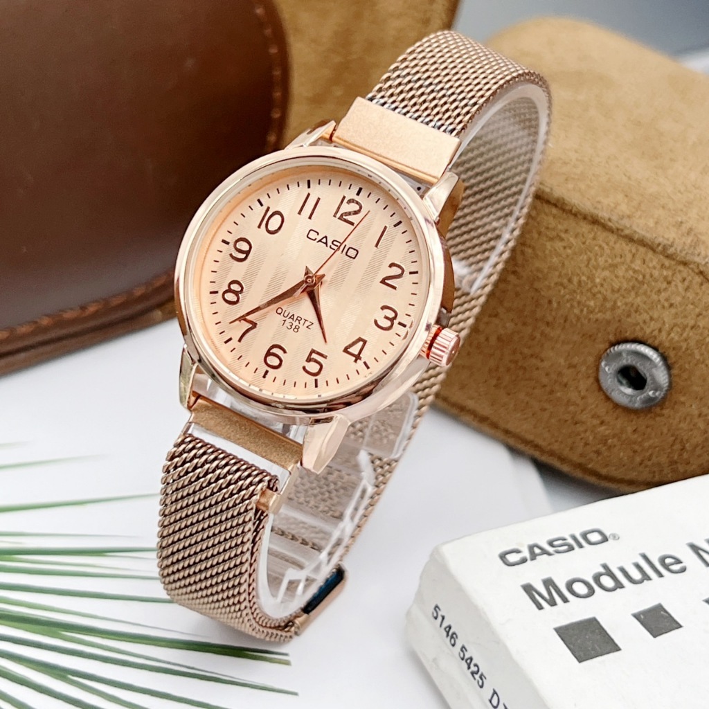 นาฬิกาข้อมือผู้หญิง ราคาส่งใส่แล้วสวยมาก ดูเวลาง่ายพร้อมตั้งเวลาให้ แถมกล่อง