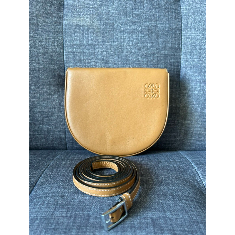 กระเป๋า LOEWE Heel Leather Saddle Bag ตู้ญี่ปุ่นมือสอง